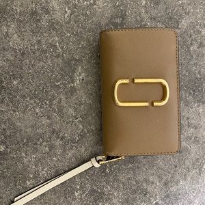 MARC JACOBS beige snapshot wallet